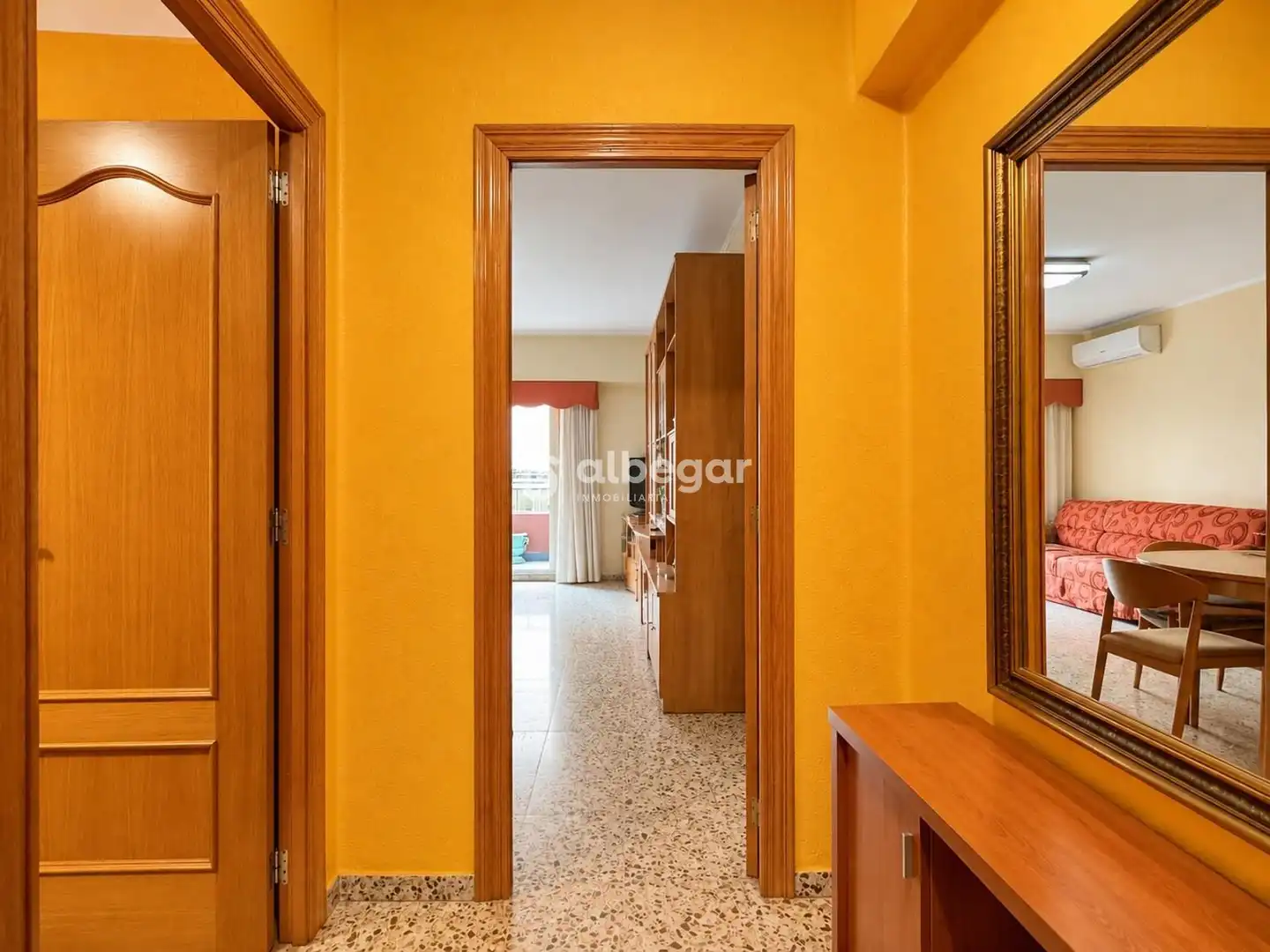 Wohnung zum Verkauf in Valencia mit Klimaanlage, Terrasse und Möbliert