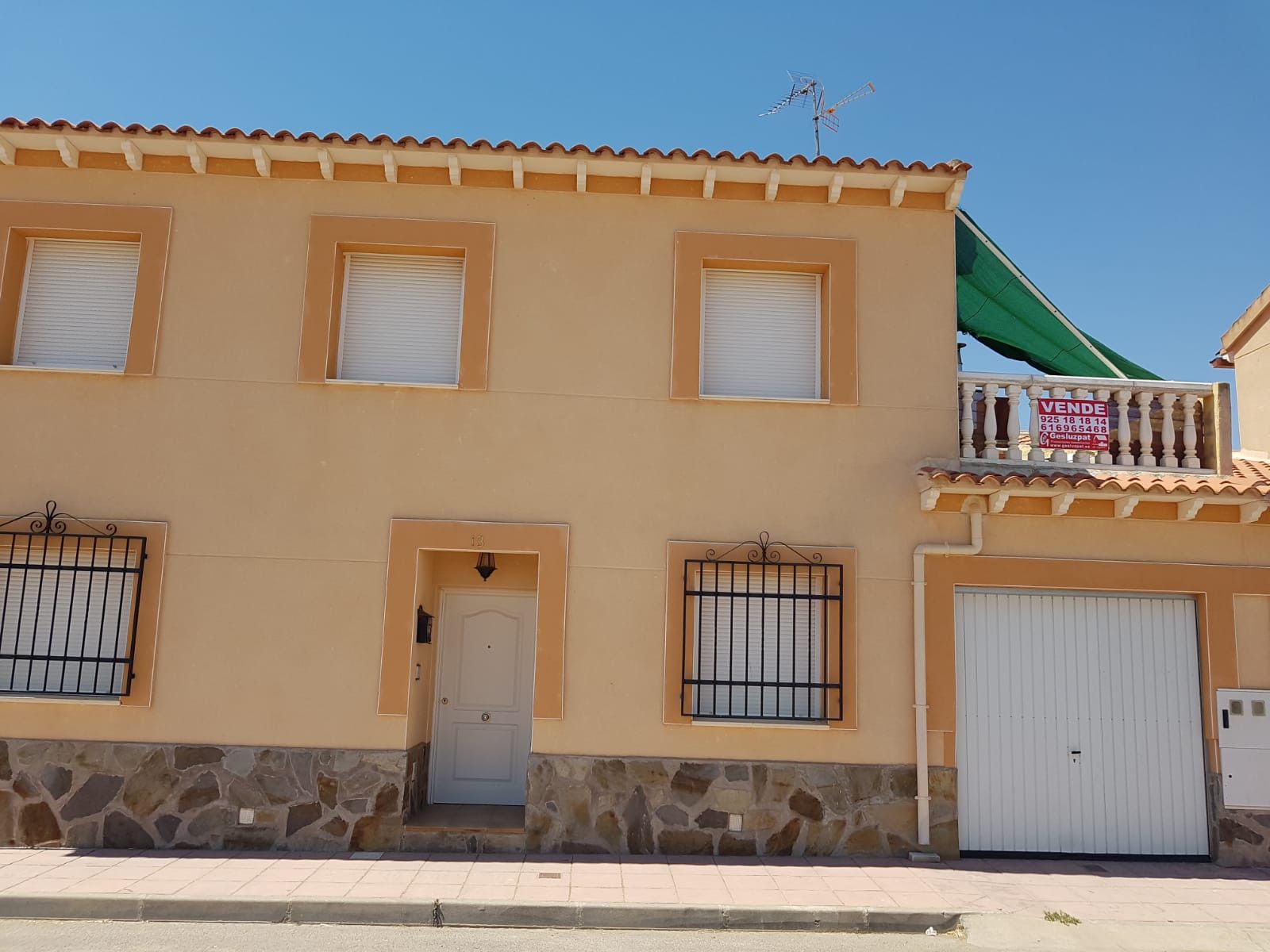 Exterior view of House or chalet for sale in Corral de Almaguer  with Heating, Parquet flooring and Terrace