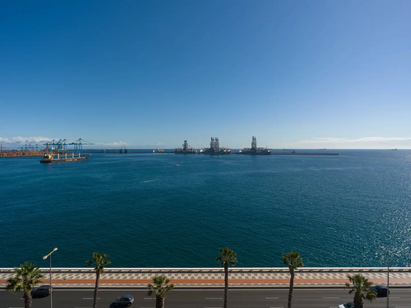 Dormitori de Pis de lloguer en Las Palmas de Gran Canaria amb Aire condicionat, Traster i Moblat