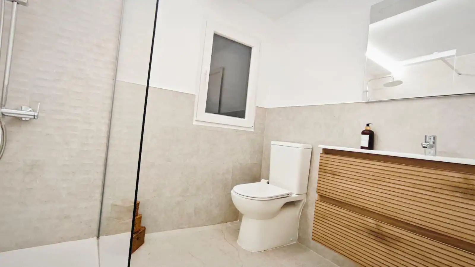 Baño de Piso en venta en  Palma de Mallorca con Aire acondicionado y Amueblado