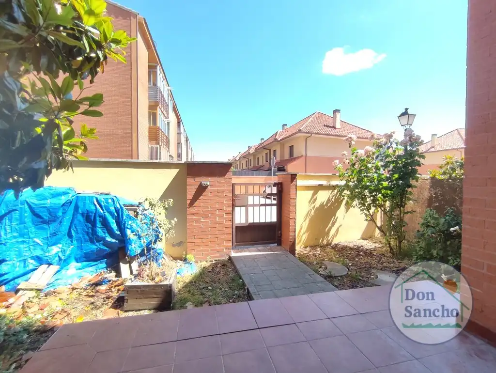 Terraza de Casa adosada en venta en Viana de Cega con Calefacción, Jardín privado y Terraza