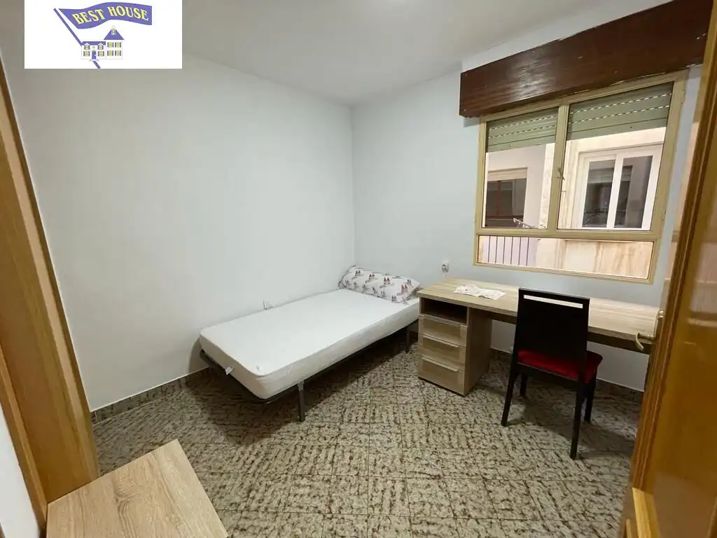 Bedroom of Flat for share in Albacete  with Heating and Balcony