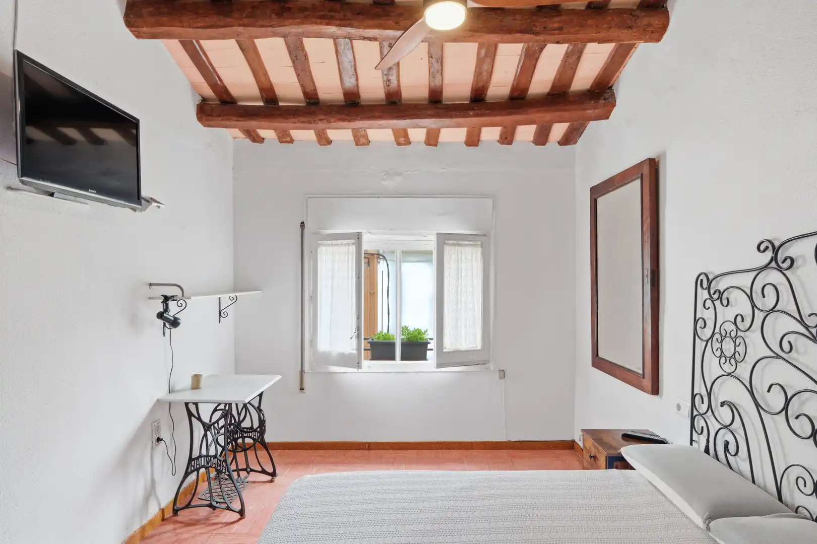 Habitación de Casa adosada en venta en Riudarenes con Aire acondicionado, Calefacción y Jardín privado