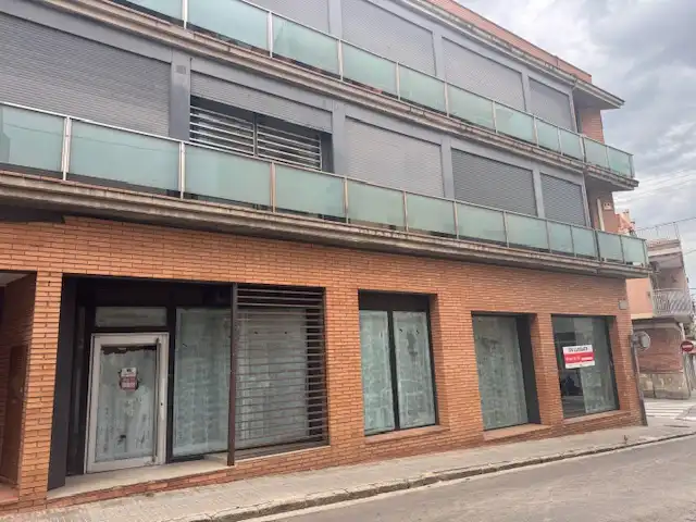 Vista exterior de Local de alquiler en Mollet del Vallès con Alarma