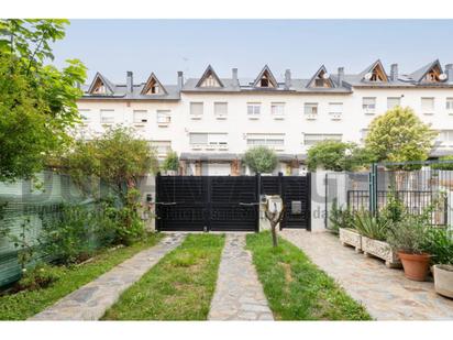 Vista exterior de Casa adosada en venda en Viladecavalls amb Aire condicionat, Calefacció i Jardí privat