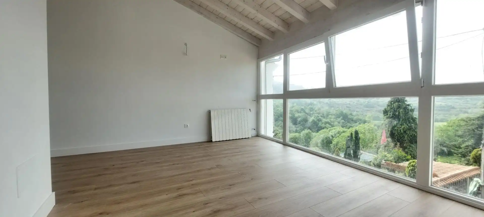 Sala d'estar de Casa adosada en venda en Udías amb Calefacció