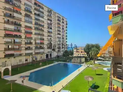 Vista exterior de Apartament en venda en Benalmádena amb Aire condicionat, Piscina i Balcó