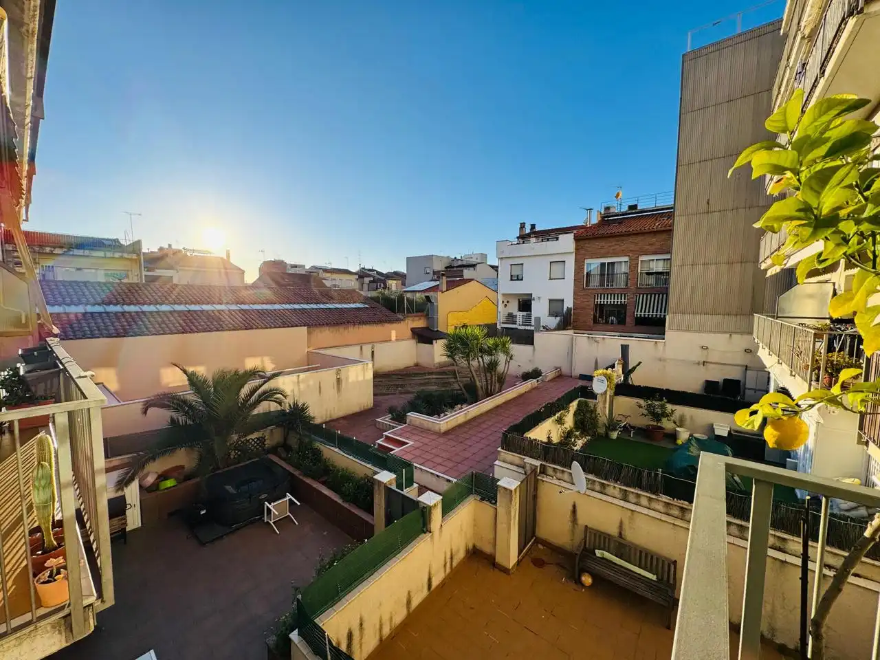 Vista exterior de Piso en venta en Sabadell con Aire acondicionado, Calefacción y Parquet