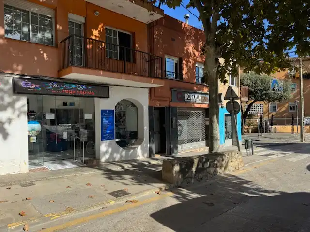 Vista exterior de Local en venta en Vilassar de Dalt con Calefacción y Alarma