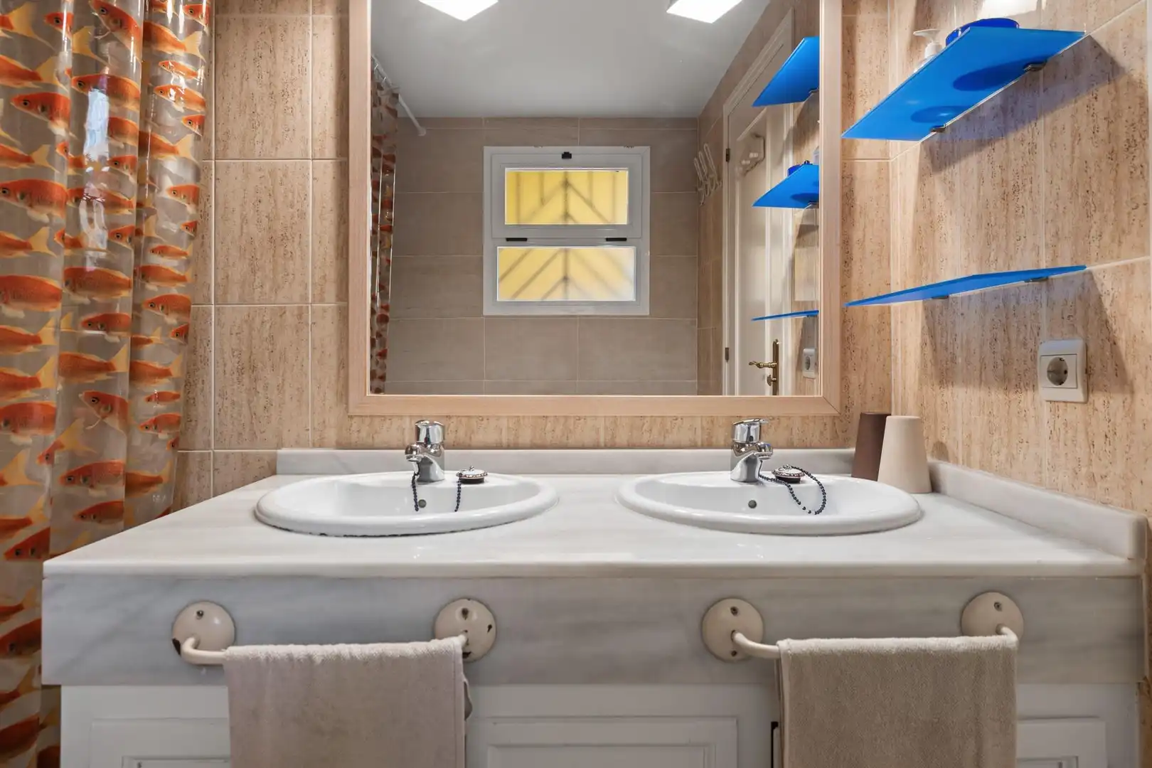 Badezimmer von Wohnung zur Miete in Mijas mit Klimaanlage, Heizung und Privatgarten