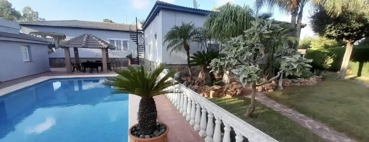 Piscina de Casa o chalet en venta en Paterna con Aire acondicionado, Calefacción y Jardín privado