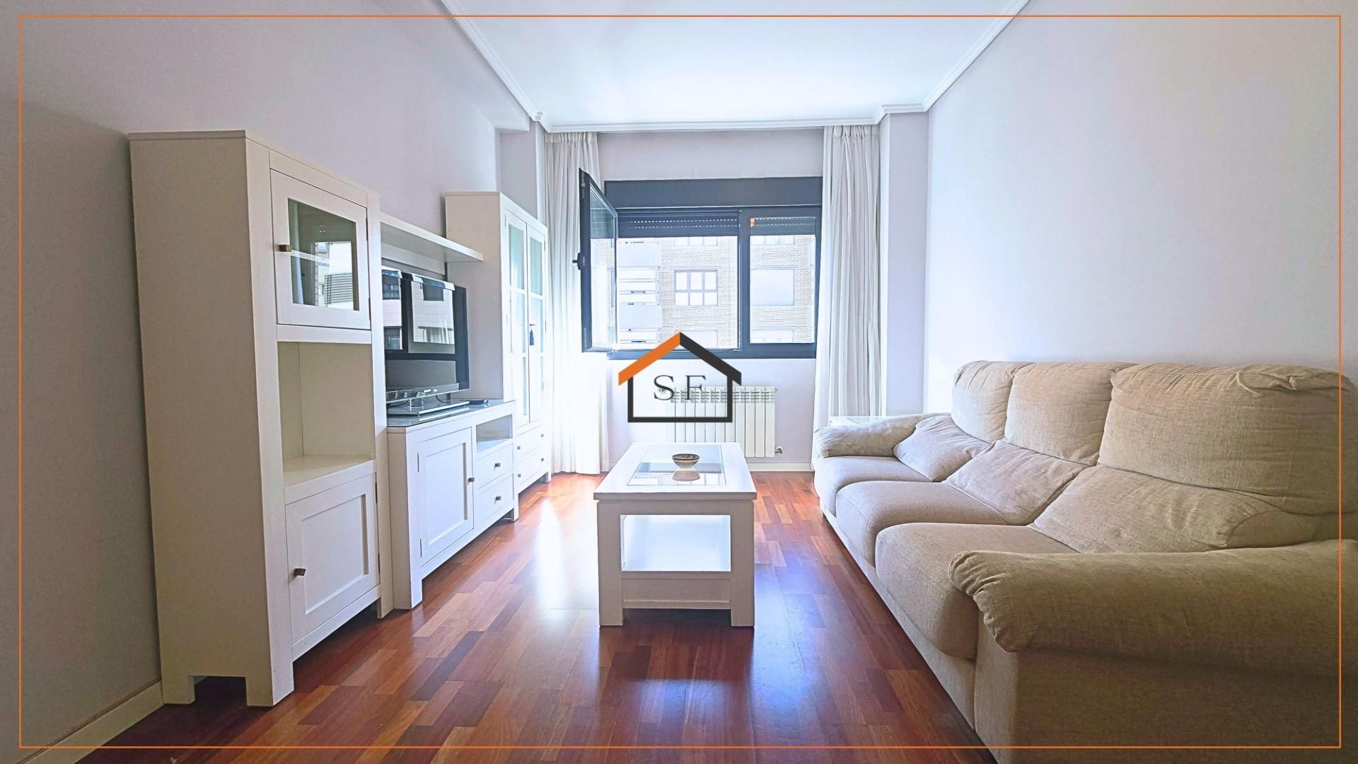 Living room of Flat to rent in  Madrid Capital  with Air Conditioner, Heating and Private garden