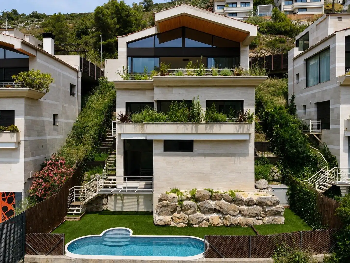 Vista exterior de Casa o xalet en venda en Sitges amb Aire condicionat, Calefacció i Jardí privat