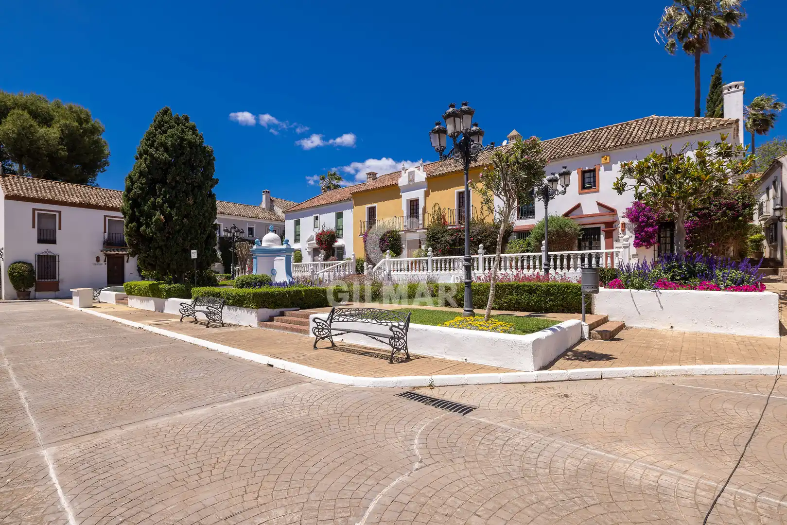 Vista exterior de Casa adosada en venta en Marbella con Calefacción, Piscina y Amueblado
