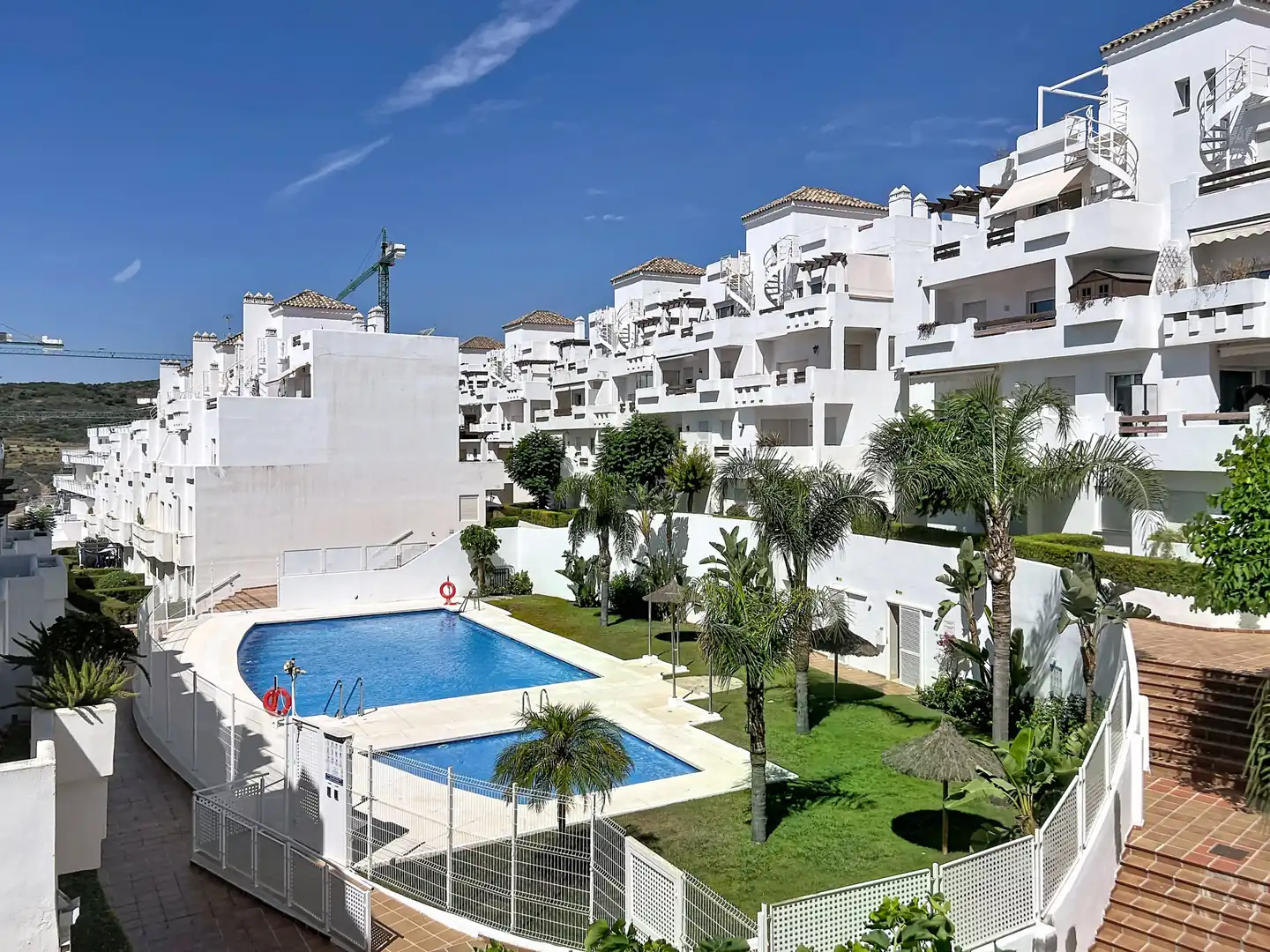 Vista exterior de Ático en venta en Estepona con Aire acondicionado, Terraza y Piscina