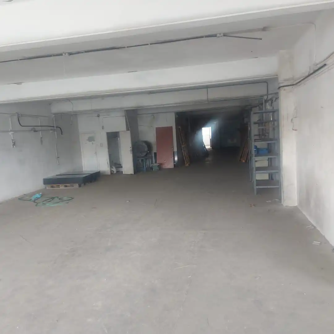Local en venta en L'Hospitalet de Llobregat con Alarma