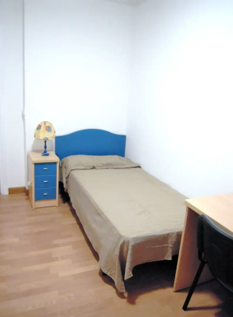 Bedroom of Flat for rent in Zaragoza  with Heating, Parquet flooring and Furnished