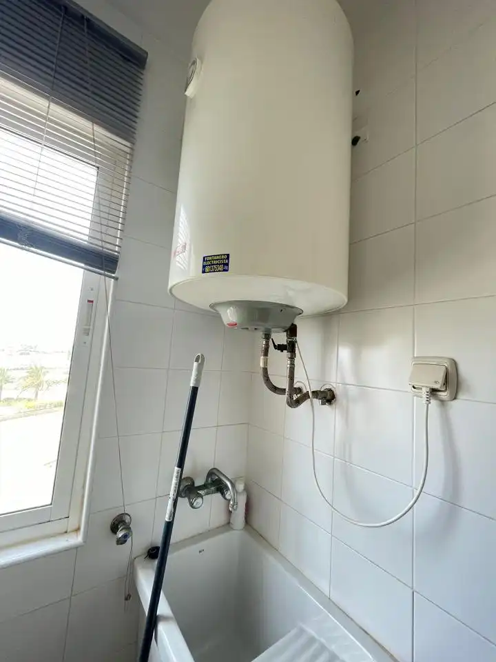 Bany de Apartament en venda en La Manga del Mar Menor amb Aire condicionat, Terrassa i Piscina