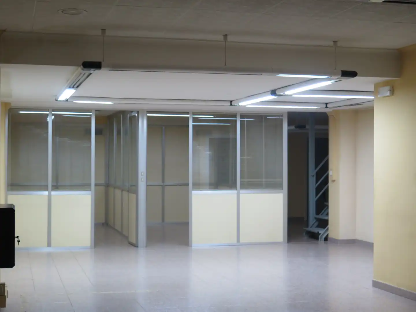 Business premises to rent in Carrer Figuerola, imagen 2