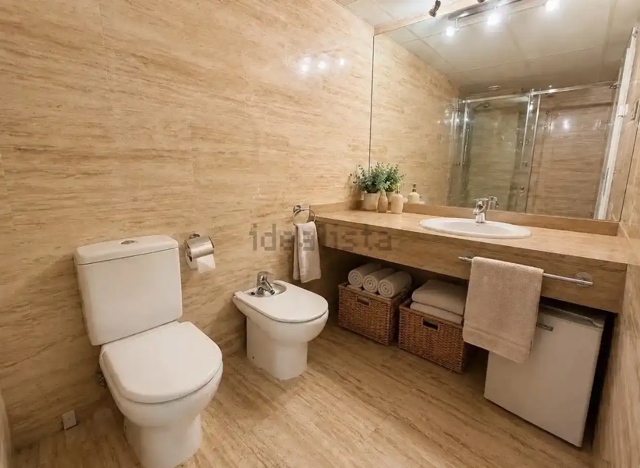 Badezimmer von Wohnung zur Miete in  Madrid Capital mit Klimaanlage und Balkon