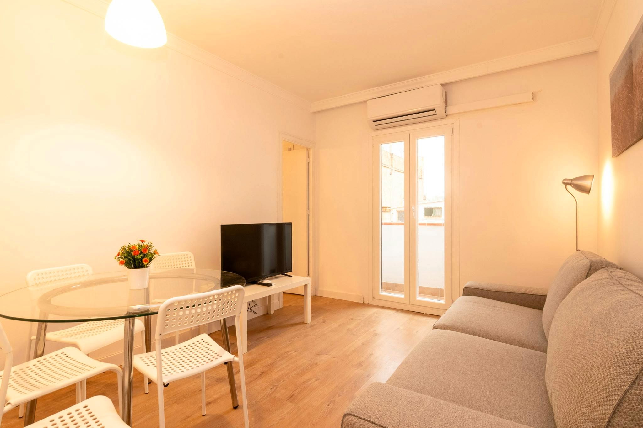 Sala d'estar de Pis de lloguer en L'Hospitalet de Llobregat amb Aire condicionat, Moblat i Rentadora