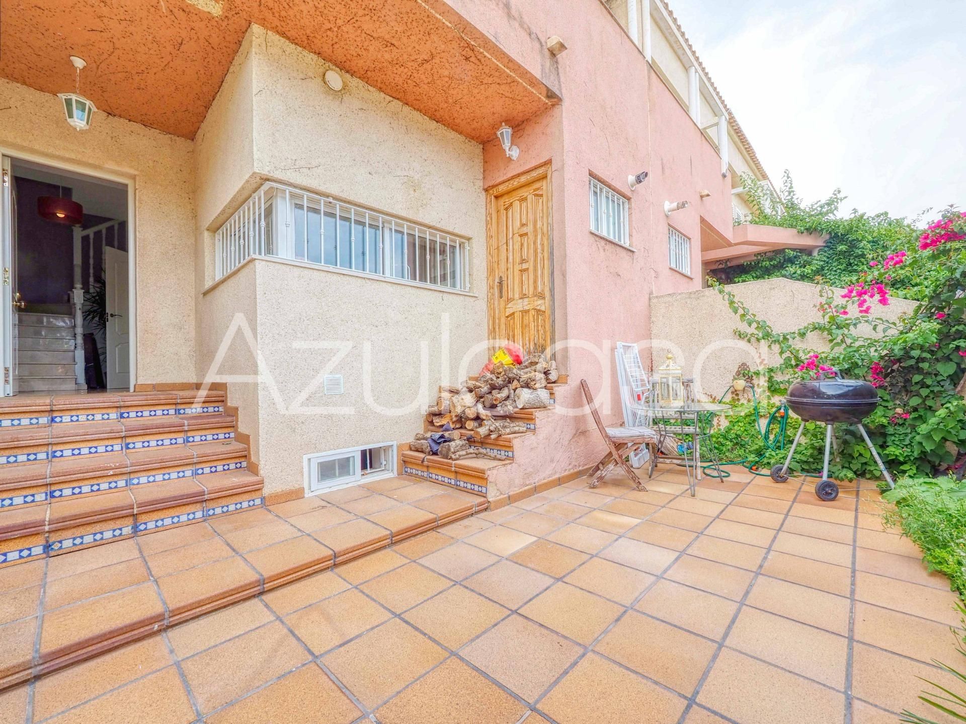 Jardí de Casa adosada en venda en El Campello amb Calefacció, Terrassa i Traster