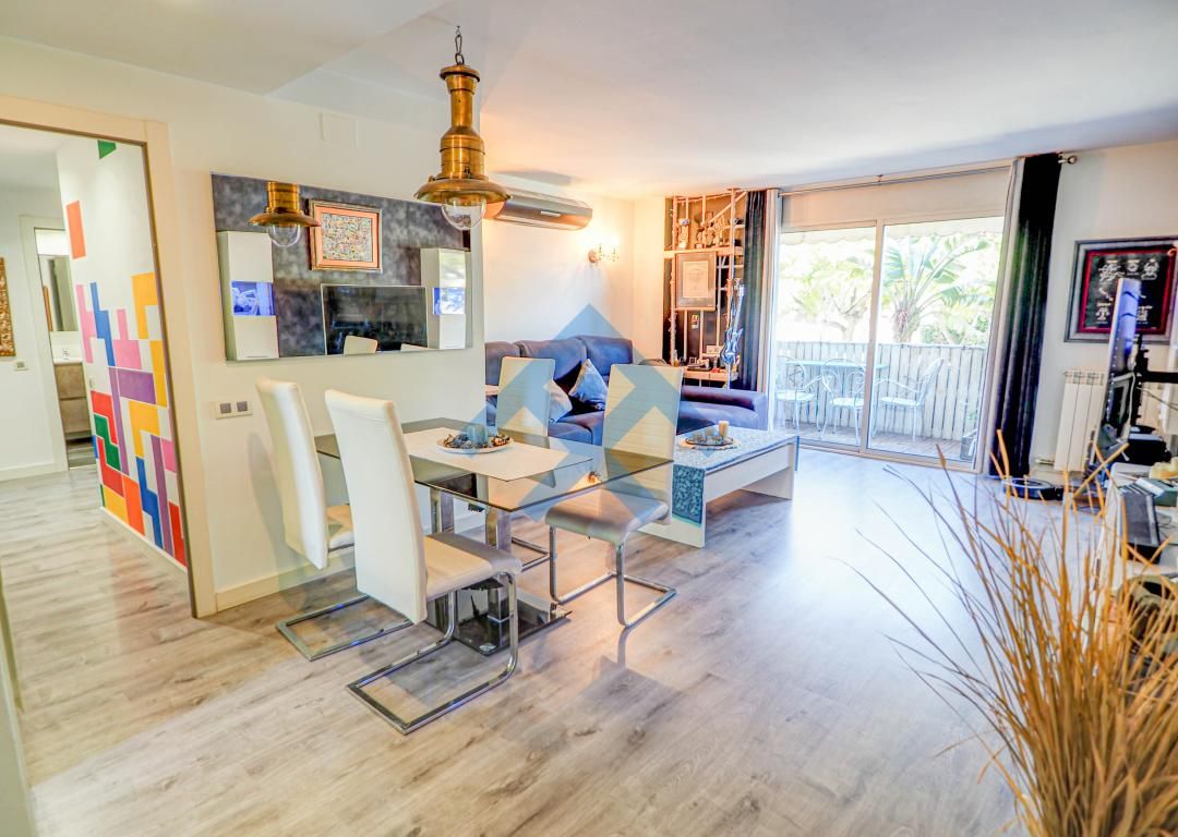 Living room of Flat for sale in Sitges  with Air Conditioner, Heating and Terrace