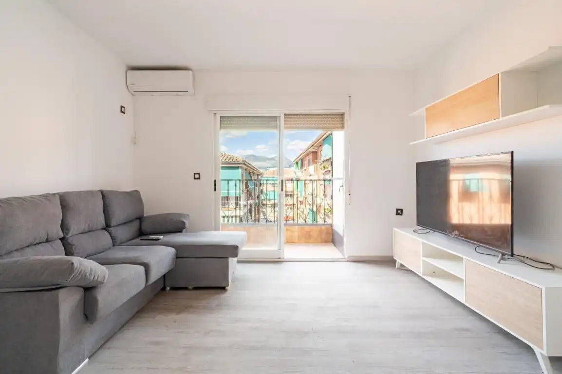 Living room of Flat for sale in Granada  with Air Conditioner, Heating and Terrace