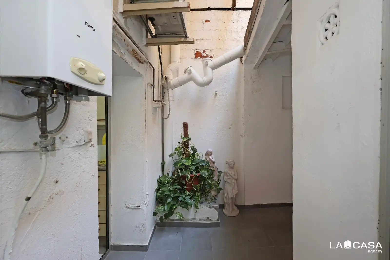 Business premises for transfer in Carrer de Blai, imagen 35