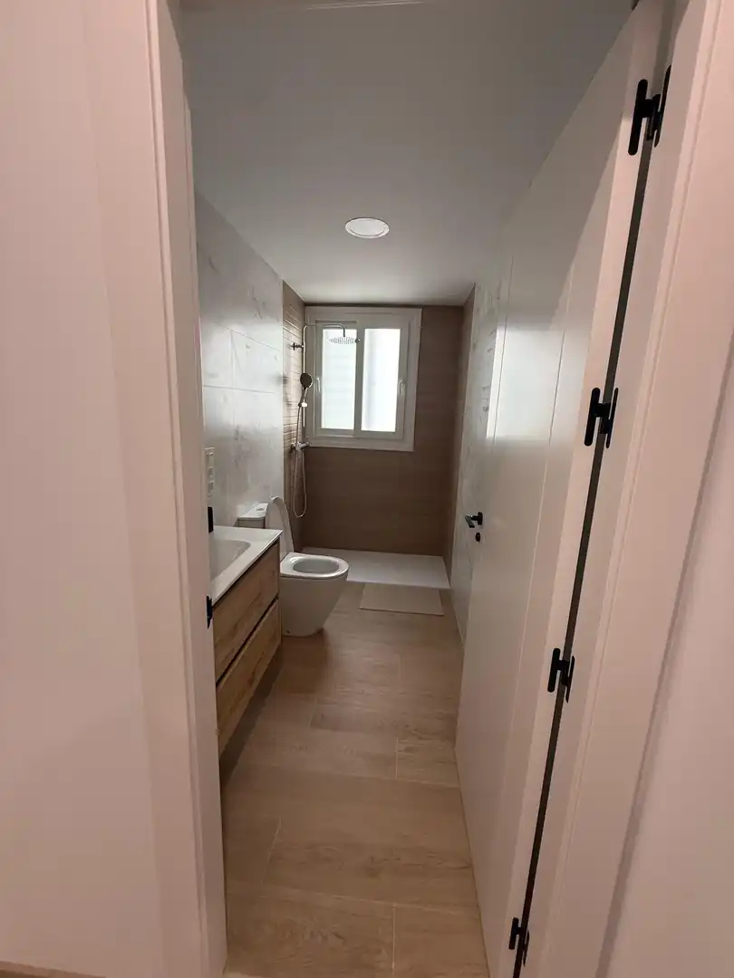 Bany de Pis de lloguer en Granada amb Calefacció, Terrassa i Moblat