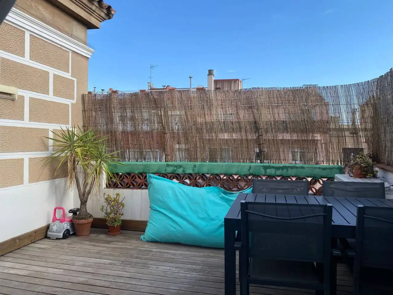 Terrasse von Wohnung zum Verkauf in  Barcelona Capital mit Klimaanlage, Heizung und Privatgarten