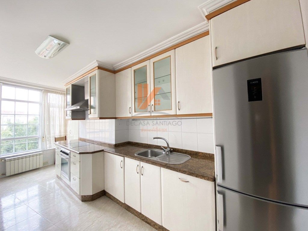 Kitchen of Flat for sale in Santiago de Compostela 