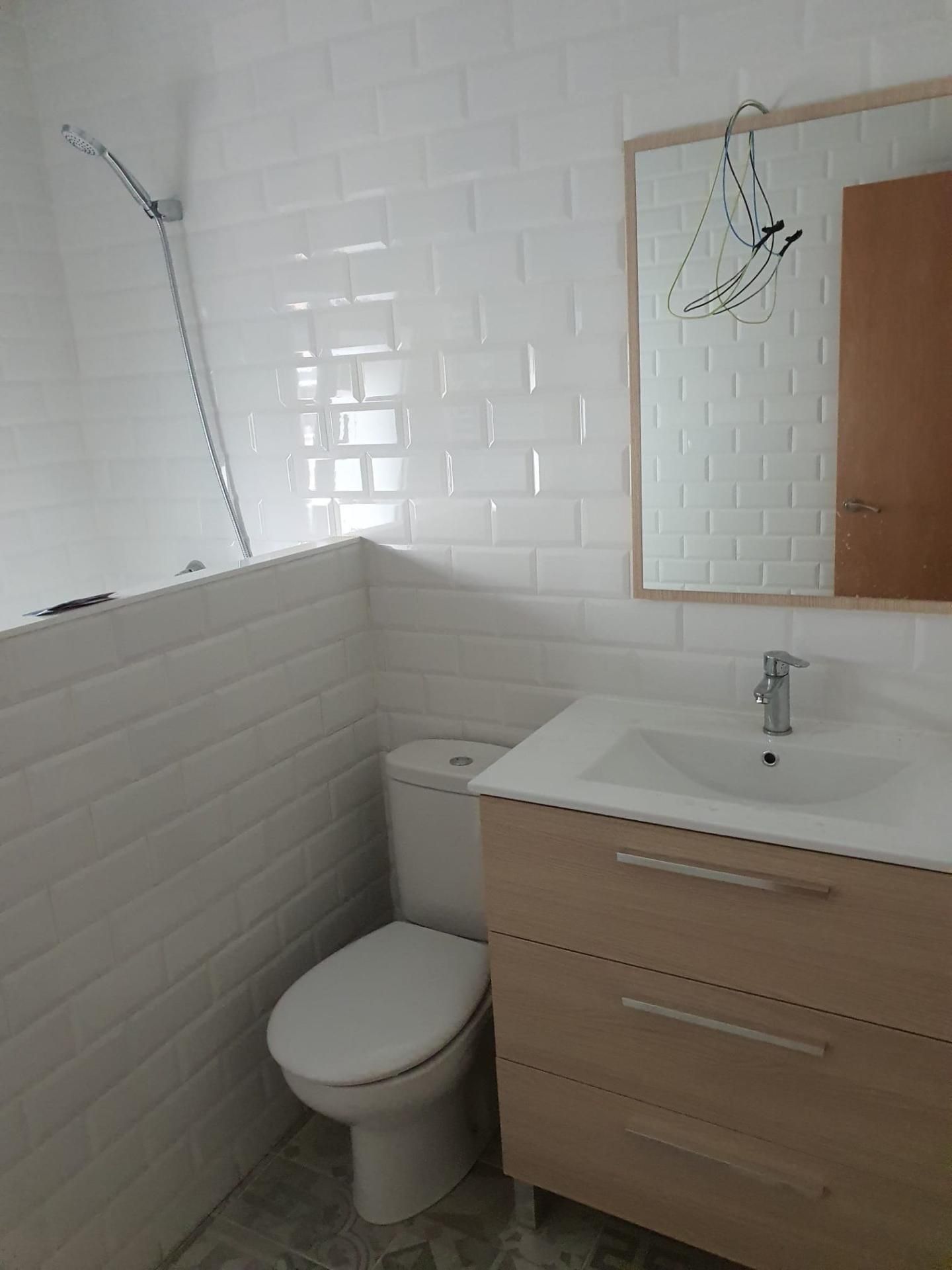 Bany de Pis en venda en Alcobendas amb Terrassa i Balcó