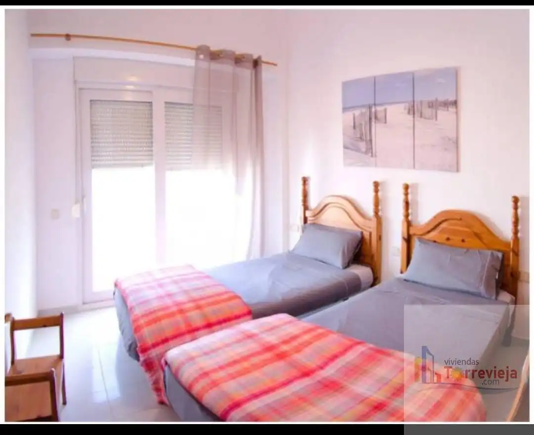 Habitación de Ático en venta en Torrevieja con Aire acondicionado, Terraza y Piscina comunitaria