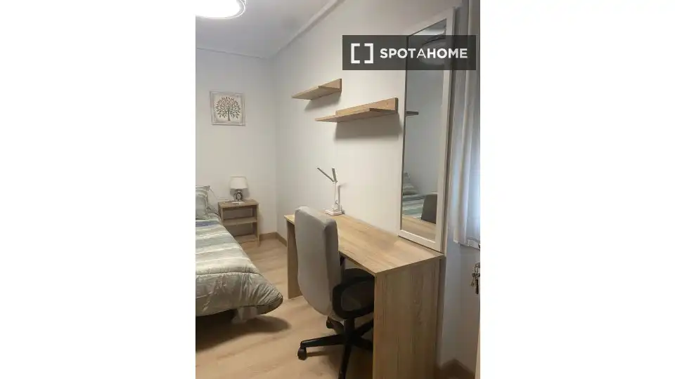 Habitación de Piso de alquiler en Zaragoza con Aire acondicionado, Calefacción y Amueblado