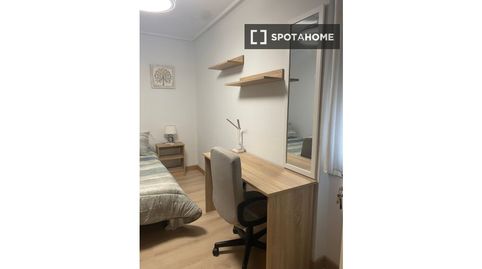 Foto 2 de Piso de alquiler en Arrabal, Zaragoza Capital