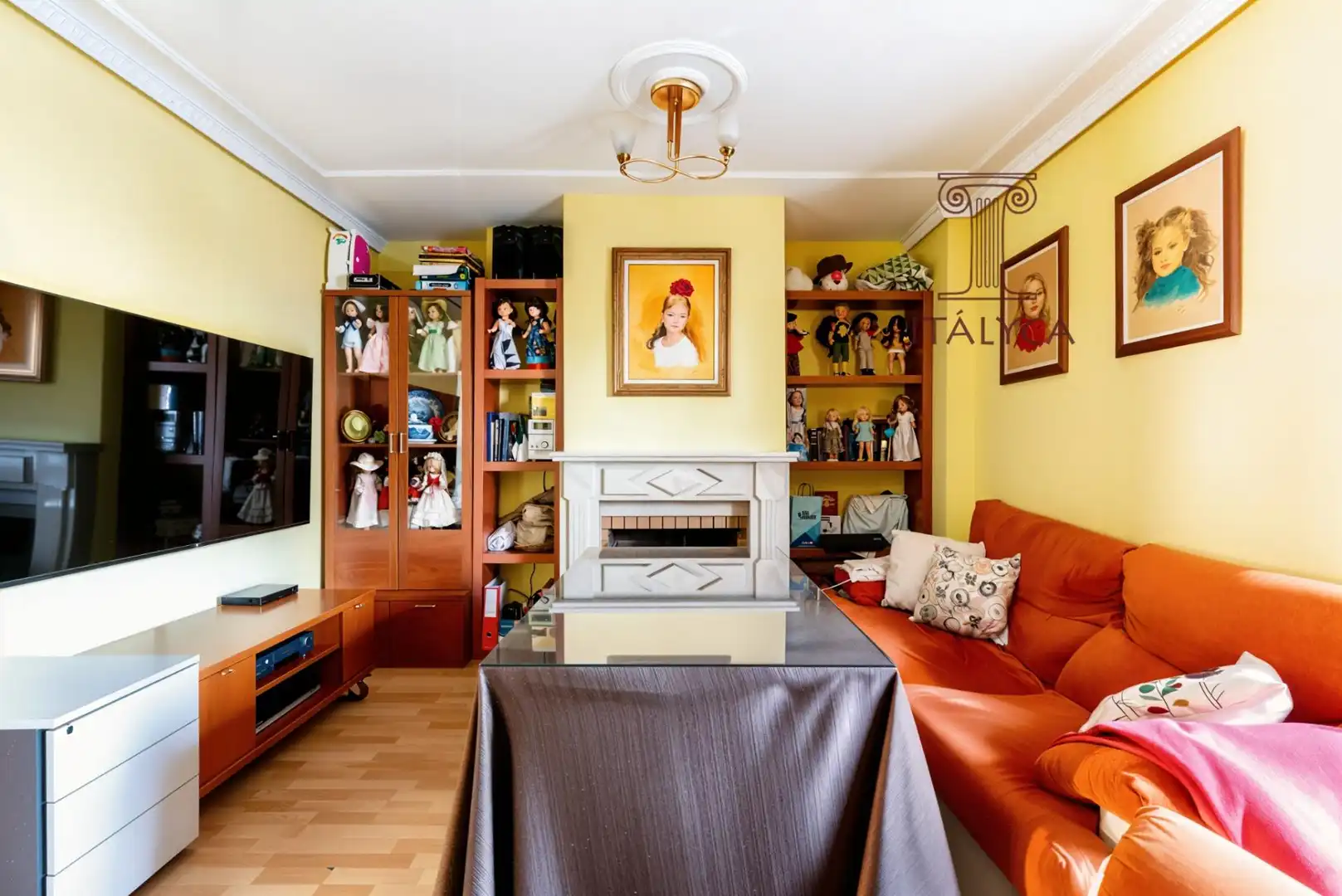 Sala de estar de Casa adosada en venta en Tomares con Aire acondicionado, Terraza y Trastero