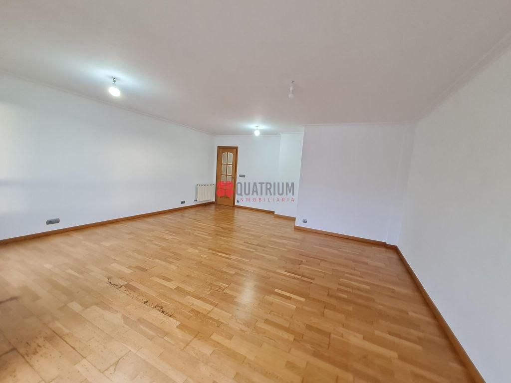 Living room of Flat to rent in Santiago de Compostela   with Storage room and Balcony