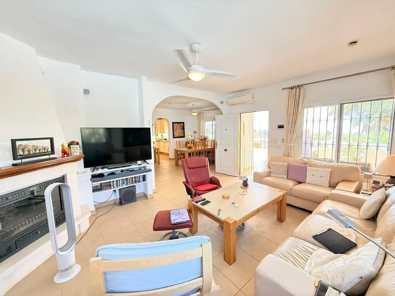 Sala de estar de Casa o chalet en venta en Vélez-Málaga con Aire acondicionado, Calefacción y Jardín privado