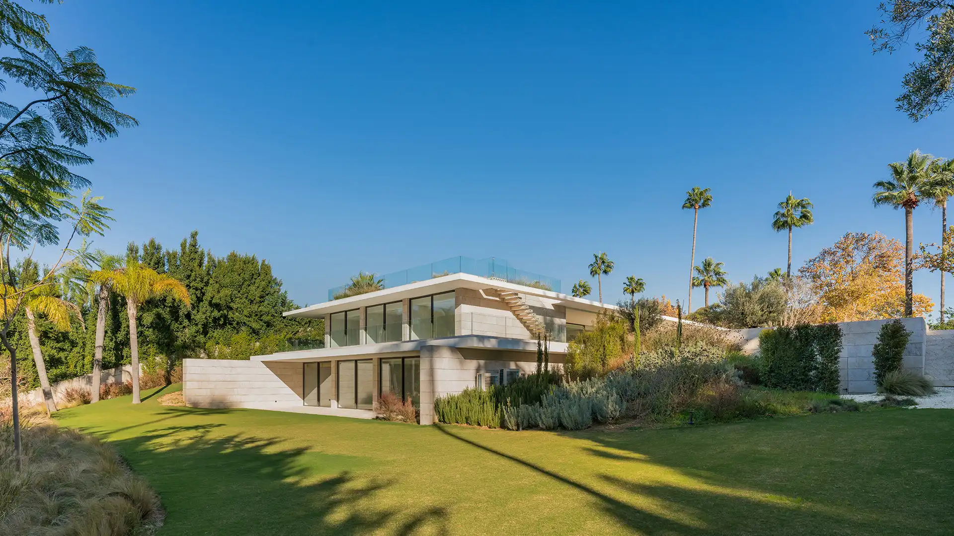 Vista exterior de Casa o chalet en venta en Sotogrande con Aire acondicionado, Calefacción y Jardín privado