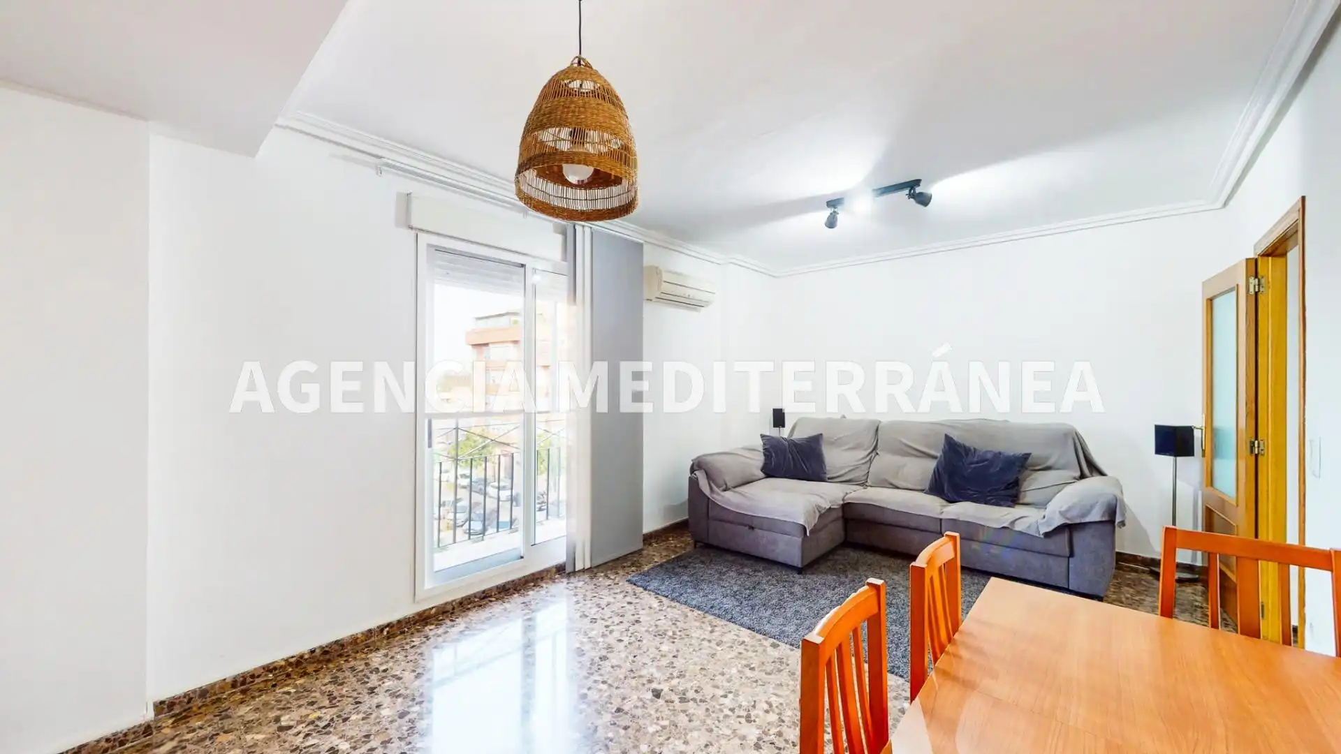 Sala de estar de Piso en venta en Valencia con Aire acondicionado, Trastero y Balcón
