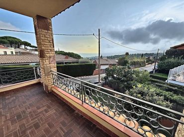 Villa avec balcon à vendre à Premià de Dalt