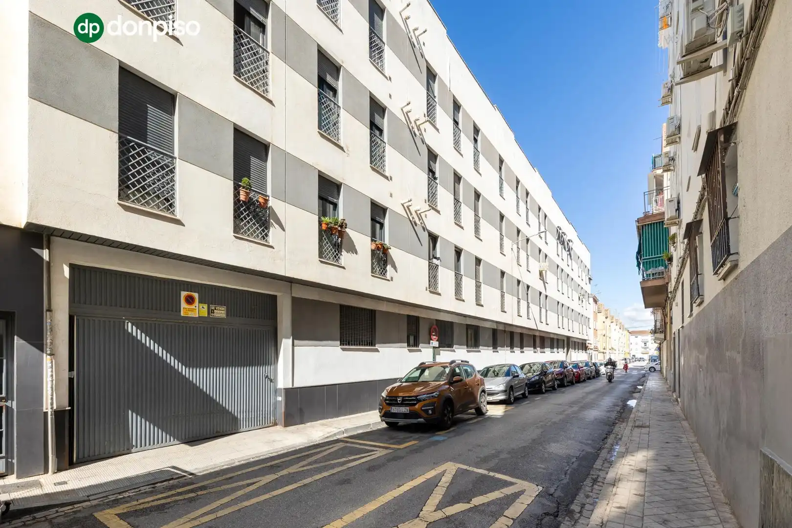 Exterior view of Flat for sale in Granada  with Air Conditioner, Heating and Storage room