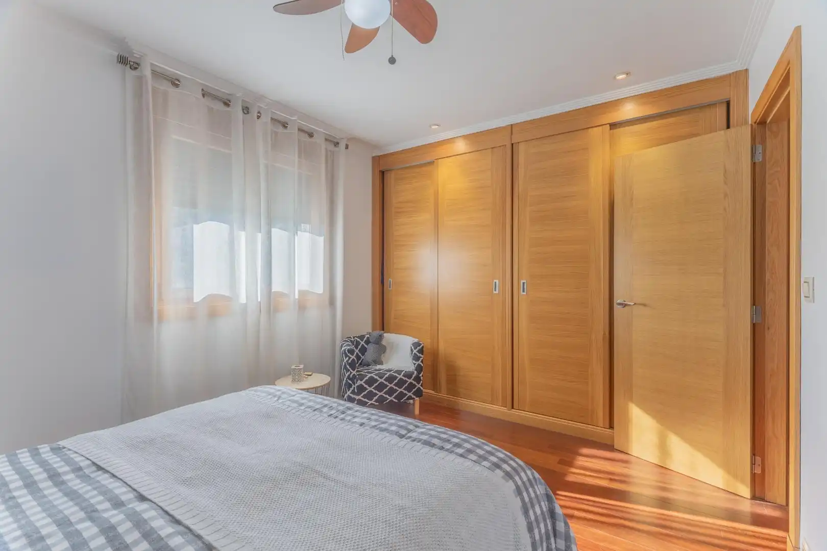 Habitación de Casa adosada en venta en Moaña con Calefacción, Terraza y Amueblado