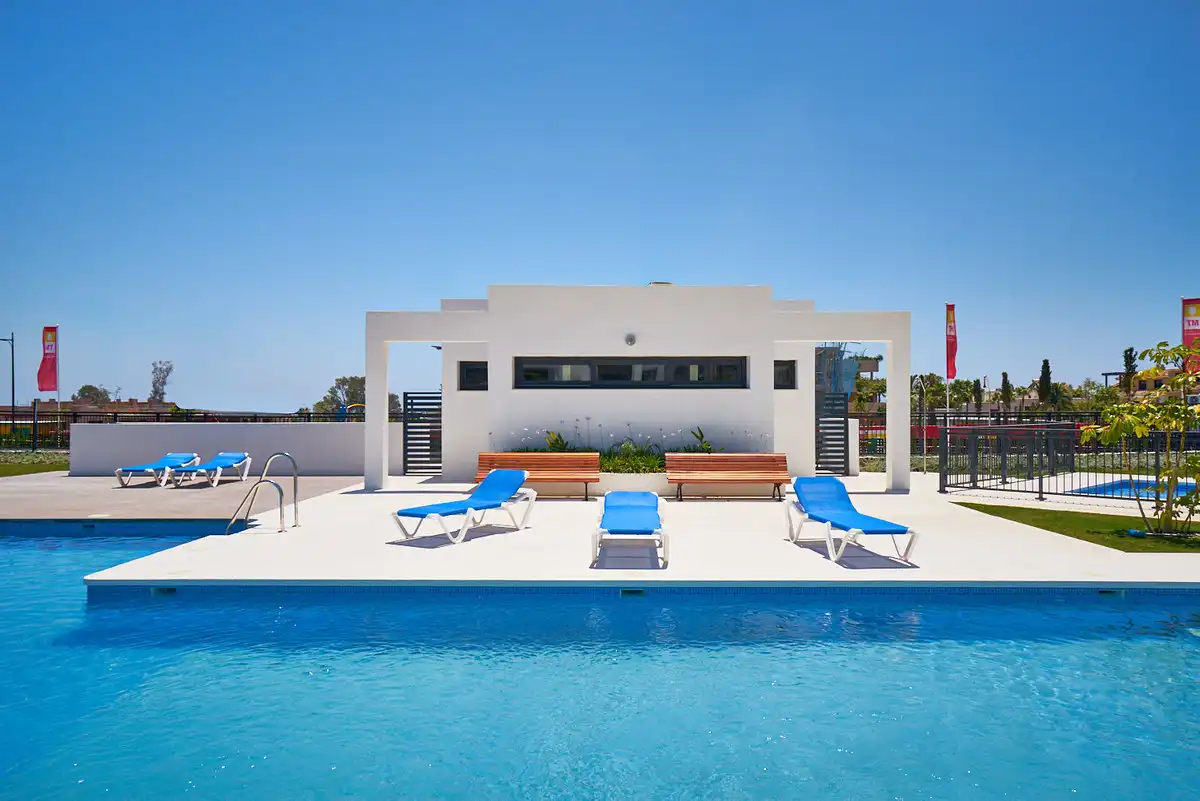 Piscina de Planta baixa en venda en Estepona amb Aire condicionat, Jardí privat i Terrassa