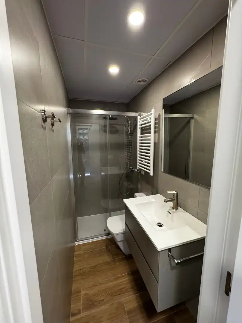 Bathroom of Flat for rent in Zaragoza  with Heating, Furnished and Oven