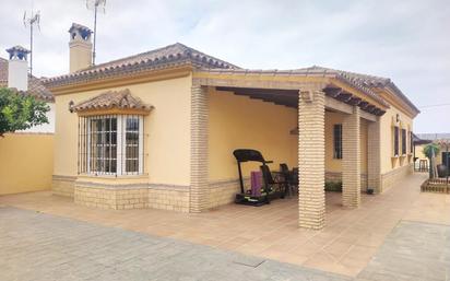 Exterior view of House or chalet for sale in Chiclana de la Frontera  with Air Conditioner, Private garden and Storage room