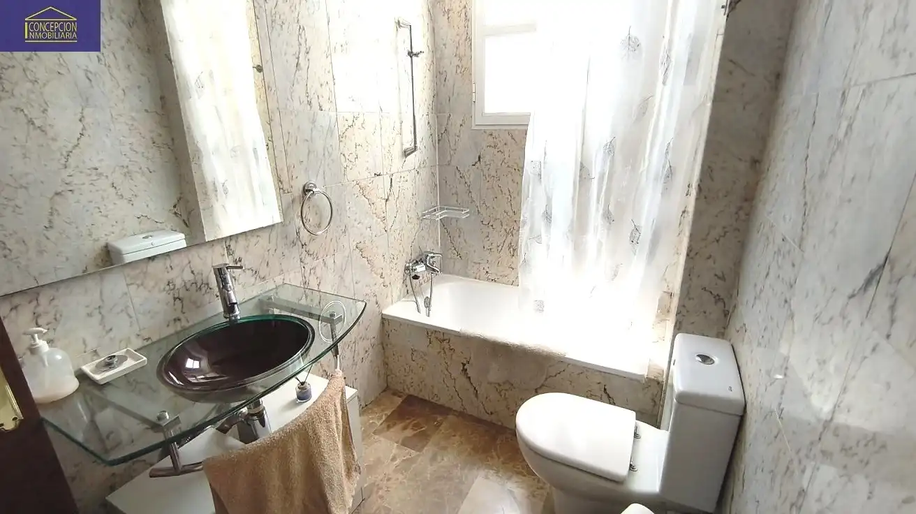 Bathroom of Apartments for rent in Córdoba  with Air Conditioner, Heating and Furnished