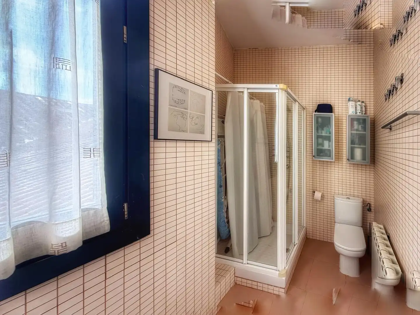 Bathroom of Duplexes for sale in Madrid  with Air Conditioner, Heating and Parquet flooring