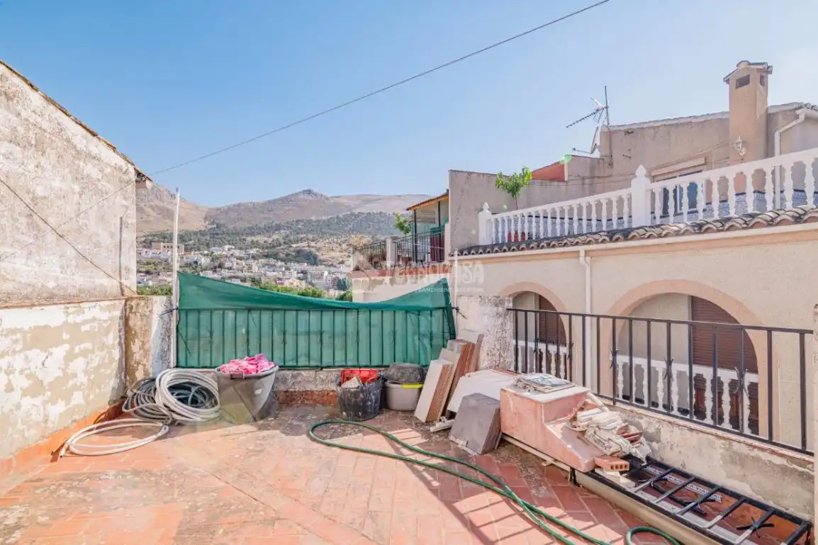Vista exterior de Casa adosada en venda en Loja amb Terrassa